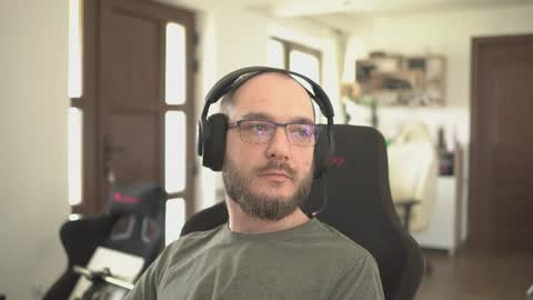 W36 online show from April 4, 9:07 am