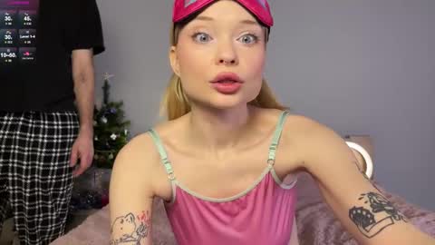 Snapshot of adrenaline_lush chatting on January 18, 10:24 pm Dorothy Mayfield online show from January 18, 10:24 pm