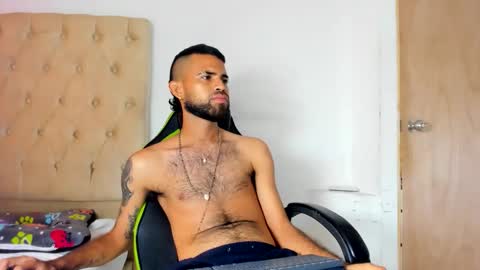 adri_sexboy229 online show from September 11, 2:33 am