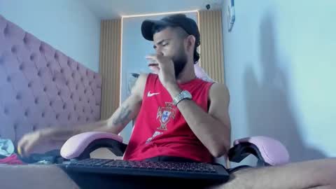 adri_sexboy229 online show from October 1, 6:52 am