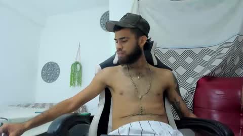 adri_sexboy229 online show from October 12, 6:23 am