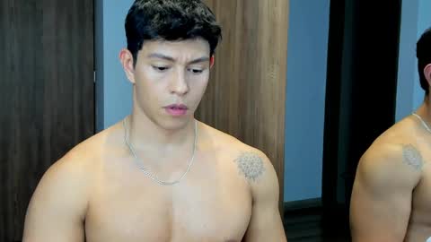 Snapshot of adrian_del_mar chatting on May 2, 1:54 am Adrian del Mar online show from May 2, 1:54 am