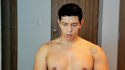 Snapshot of adrian_del_mar chatting on May 5, 5:54 pm Adrian del Mar online show from May 5, 5:54 pm