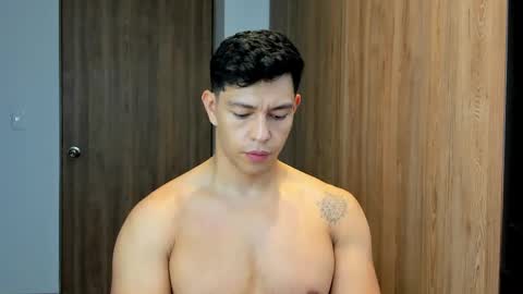Snapshot of adrian_del_mar chatting on May 6, 4:12 pm Adrian del Mar online show from May 6, 4:12 pm
