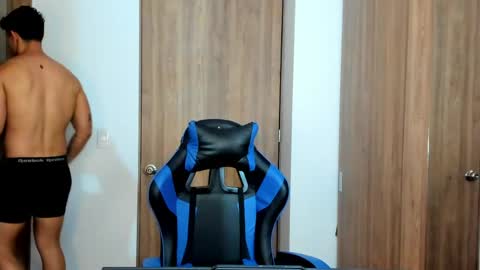 Snapshot of adrian_del_mar chatting on May 20, 10:38 pm Adrian del Mar online show from May 20, 10:38 pm