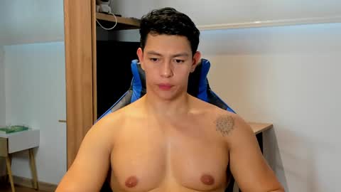 Snapshot of adrian_del_mar chatting on May 26, 10:39 pm Adrian del Mar online show from May 26, 10:39 pm