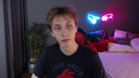 Snapshot of adrian_di chatting on December 6, 4:28 pm Adrian online show from December 6, 4:28 pm