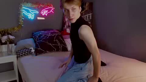 Snapshot of adrian_di chatting on December 8, 2:19 pm Adrian online show from December 8, 2:19 pm