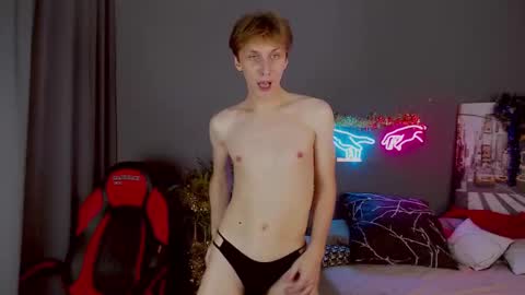 Snapshot of adrian_di chatting on December 8, 8:25 pm Adrian online show from December 8, 8:25 pm