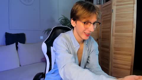 Snapshot of adrian_di chatting on December 9, 7:18 pm Adrian online show from December 9, 7:18 pm