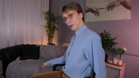 Snapshot of adrian_di chatting on December 10, 11:00 am Adrian online show from December 10, 11:00 am