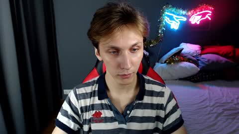Snapshot of adrian_di chatting on December 13, 5:10 pm Adrian online show from December 13, 5:10 pm