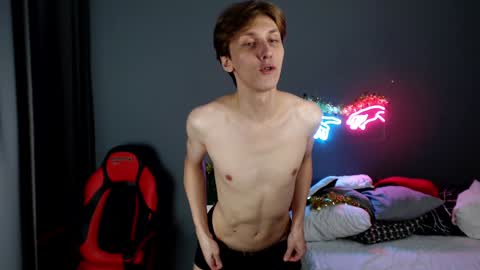 Snapshot of adrian_di chatting on December 13, 8:15 pm Adrian online show from December 13, 8:15 pm