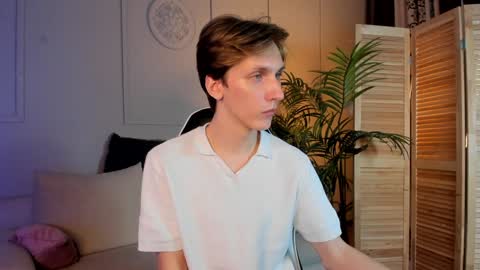 Snapshot of adrian_di chatting on December 14, 2:23 am Adrian online show from December 14, 2:23 am