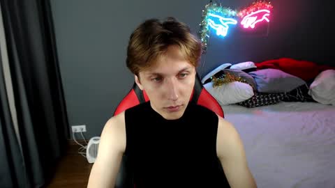 Snapshot of adrian_di chatting on December 14, 11:07 am Adrian online show from December 14, 11:07 am