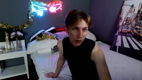 Snapshot of adrian_di chatting on December 14, 2:10 pm Adrian online show from December 14, 2:10 pm