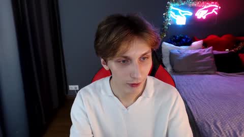 Snapshot of adrian_di chatting on December 15, 4:04 pm Adrian online show from December 15, 4:04 pm