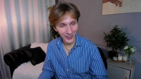 Snapshot of adrian_di chatting on December 17, 3:49 pm Adrian online show from December 17, 3:49 pm