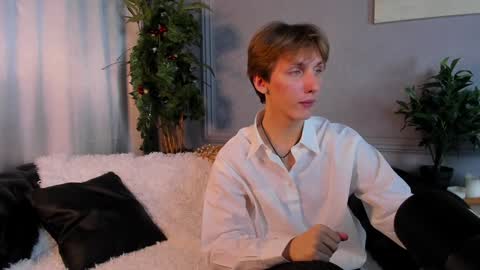 Snapshot of adrian_di chatting on December 17, 6:53 pm Adrian online show from December 17, 6:53 pm