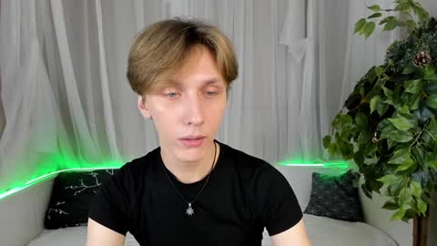 Snapshot of adrian_di chatting on December 18, 3:55 pm Adrian online show from December 18, 3:55 pm