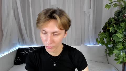 Snapshot of adrian_di chatting on December 18, 6:57 pm Adrian online show from December 18, 6:57 pm