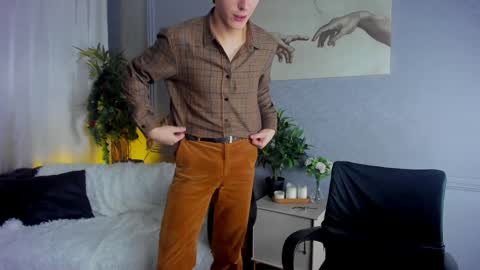 Snapshot of adrian_di chatting on December 19, 4:24 pm Adrian online show from December 19, 4:24 pm