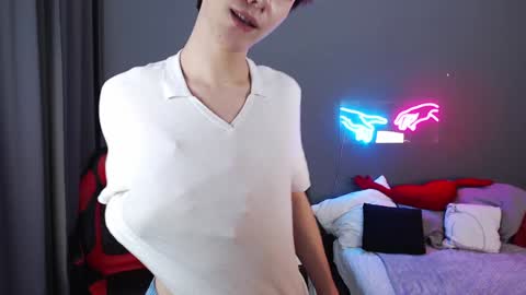 Snapshot of adrian_di chatting on December 20, 9:00 am Adrian online show from December 20, 9:00 am
