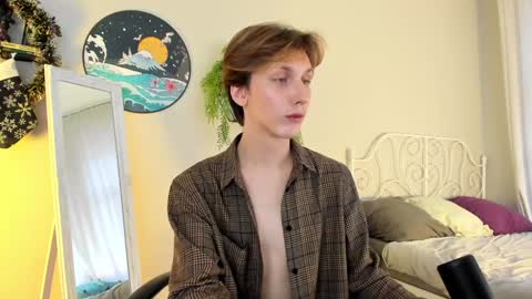 Snapshot of adrian_di chatting on January 8, 9:32 am Adrian online show from January 8, 9:32 am