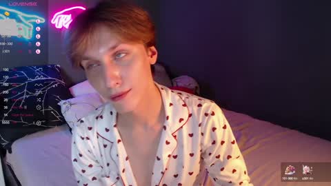 Snapshot of adrian_di chatting on January 12, 1:27 pm Adrian online show from January 12, 1:27 pm