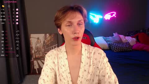 Snapshot of adrian_di chatting on January 16, 6:27 pm Adrian online show from January 16, 6:27 pm