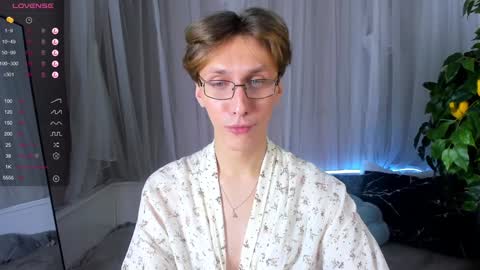 Snapshot of adrian_di chatting on January 25, 4:35 pm Adrian online show from January 25, 4:35 pm