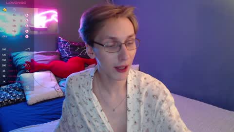 Snapshot of adrian_di chatting on January 26, 2:19 pm Adrian online show from January 26, 2:19 pm