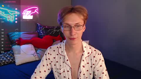 Snapshot of adrian_di chatting on January 27, 6:41 pm Adrian online show from January 27, 6:41 pm