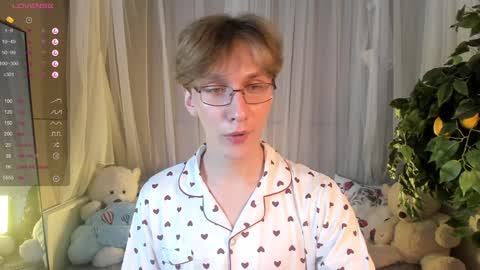 Snapshot of adrian_di chatting on January 30, 7:04 pm Adrian online show from January 30, 7:04 pm
