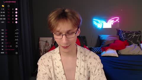 Snapshot of adrian_di chatting on January 31, 4:17 pm Adrian online show from January 31, 4:17 pm