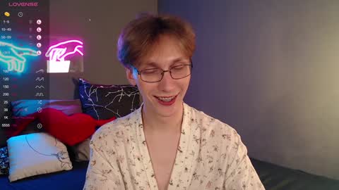 Snapshot of adrian_di chatting on January 31, 7:18 pm Adrian online show from January 31, 7:18 pm
