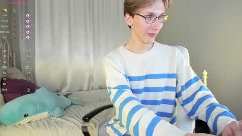 Snapshot of adrian_di chatting on February 6, 7:18 pm Adrian online show from February 6, 7:18 pm