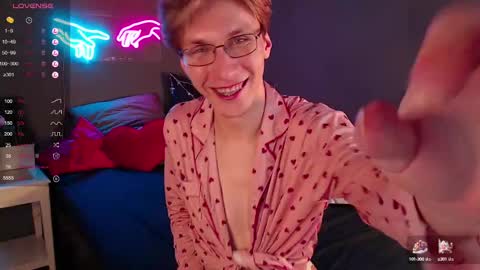 Snapshot of adrian_di chatting on February 10, 10:19 pm Adrian online show from February 10, 10:19 pm