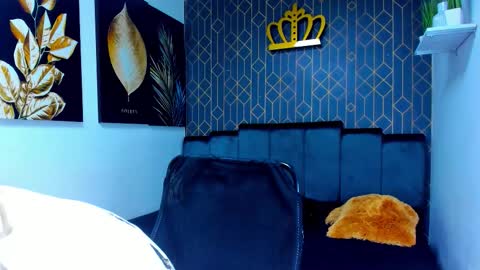   online show from November 6, 7:04 pm