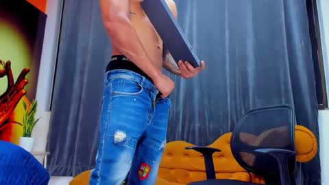   online show from November 26, 7:15 pm