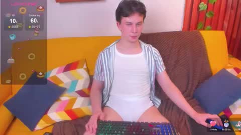 adrianoaubert online show from October 31, 3:35 pm