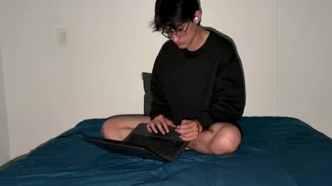 adrianrossetti online show from April 24, 7:22 am