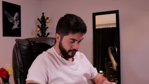 Snapshot of adrianwilliams_ chatting on January 12, 10:54 pm Adrian Williams online show from January 12, 10:54 pm