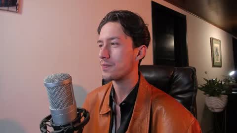 Snapshot of adrianwilliams_ chatting on November 20, 9:36 pm Adrian Williams online show from November 20, 9:36 pm