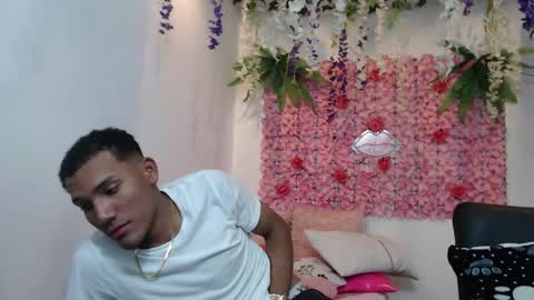 adriel_and_risitos_ online show from September 20, 5:30 am