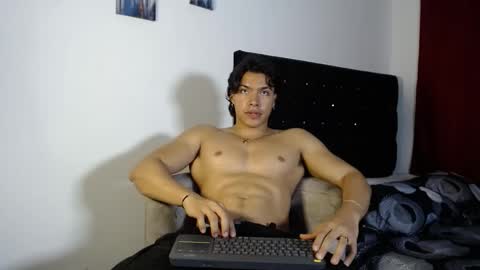adriel_escalante online show from December 20, 3:46 am
