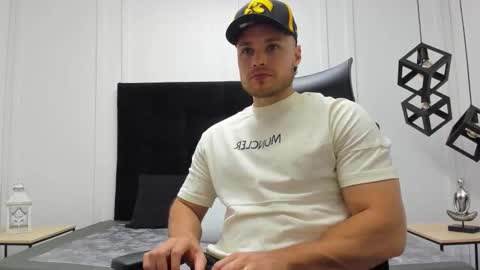 Adrein Roche online show from September 14, 10:31 pm