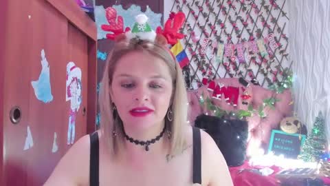 adriiana_fox_ online show from December 2, 7:16 pm