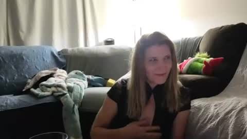 Snapshot of adultingtime chatting on August 9, 2:24 am Rose online show from August 9, 2:24 am