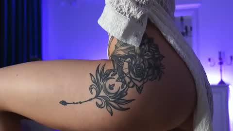 Aelia online show from February 6, 6:11 pm